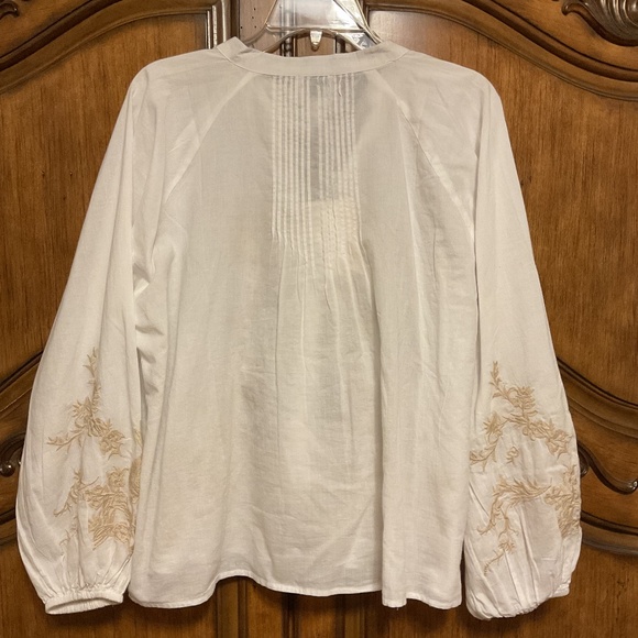 NWT White Cotton Embroidered Crochet Buttons Woman Top Size US XL - Picture 8 of 10